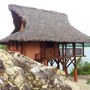 construction de bungalow pilotis sur plage
